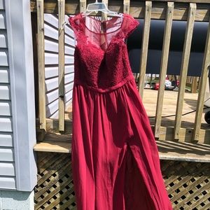 DaVinci burgundy bridesmaid’s gown